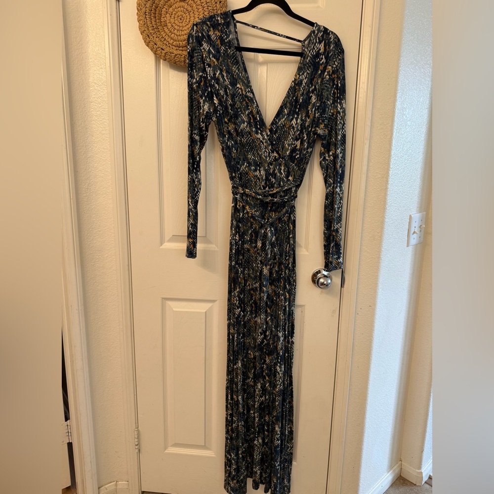 Jessica Simpson Snake Maternity Dress - Picture 3 of 9